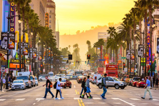 Der Hollywood Boulevard ist die Hauptschlagader von Los Angeles, hier liegt auch das Kodak Theater, in dem einmal pro Jahr die Oscar-Verleihung stattfindet, USA
