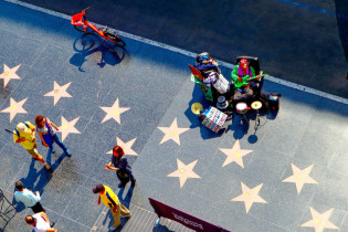 Über 15 Häuserblocks erstreckt sich der Walk of Fame am Hollywood Boulevard in Los Angeles, USA