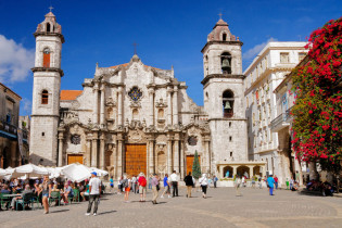 Die imposante Kathedrale San Cristóbal und ist eine der ältesten Kirchen des amerikanischen Kontinents, Havanna, Kuba