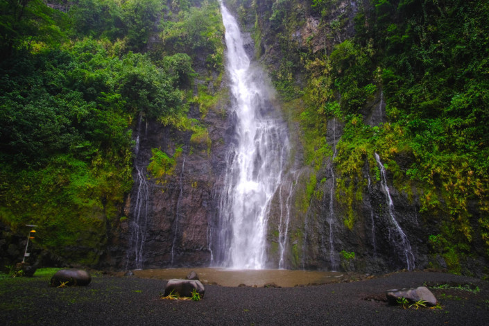 Die Tefaarumai Wasserfälle auf Tahiti sind eine herrliche Idylle im polynesischen Dschungel, Französisch Polynesien