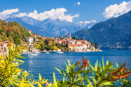 Die Ortschaften direkt am See sind im Sommer das ideale Ziel für Badeurlaub am Gardasee, Italien - © Rasto SK / Shutterstock