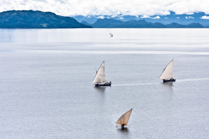 Boote vor der Insel Nosy Be im Norden Madagaskars
