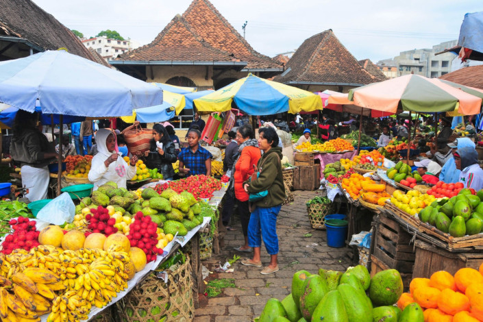 Der Analakely Markt in Antananarivo ist der größte Markt der Stadt und auch als Zoma Market bekannt, Madagaskar