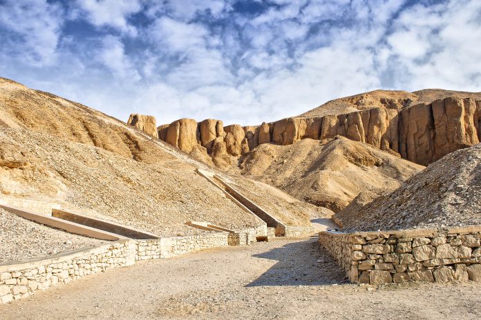 Das weltberühmte Tal der Könige, eine Ansammlung von Grabstätten ägyptischer Herrscher - © feferoni / Fotolia