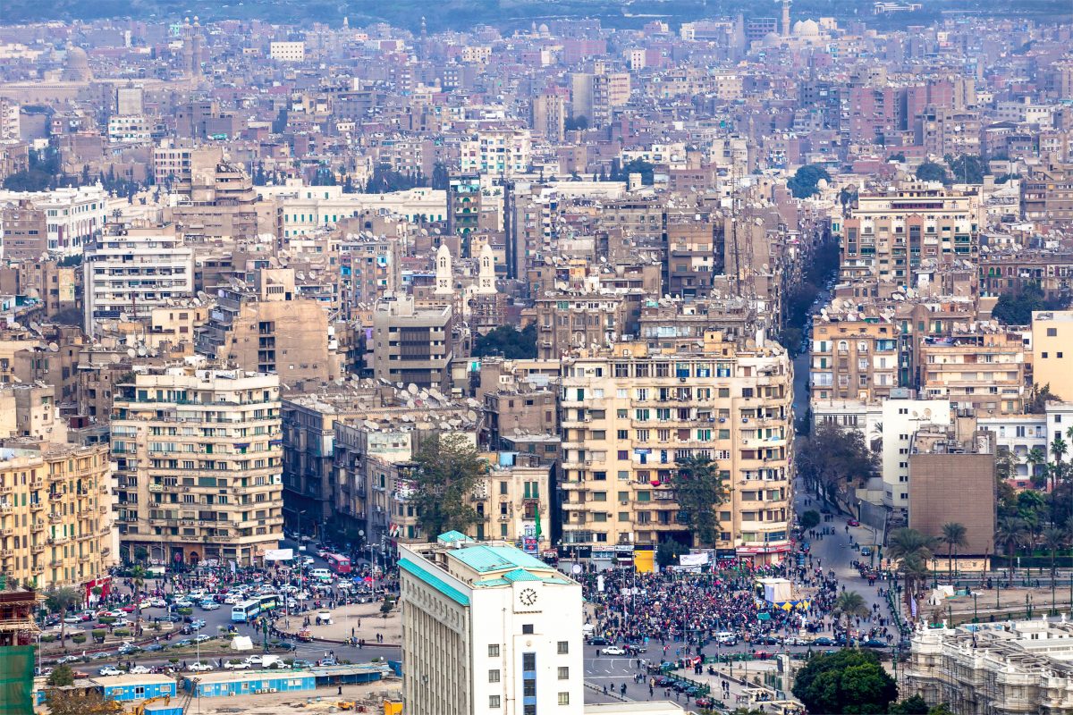 Der Tahrir Platz in Kairo erlangte durch die ägyptische Revolution 2011, als der ägyptische Staatspräsident durch die Bevölkerung vertrieben wurde, weltweiten Ruhm - © Nickolay Vinokurov / Shutterstock