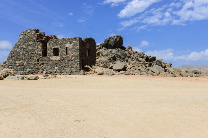 Die Ruinen der Goldmine von Bushiribana erinnern heute noch an den Goldrausch, der Aruba im 19. Jahrhundert befiel - © James Camel / franks-travelbox
