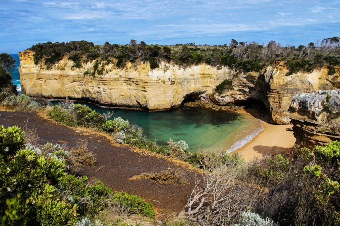 Die Great Ocean Road im australischen Bundesstaat Victoria ist wohl die bekannteste Panoramastraße Australiens und verläuft über etwa 250km zwischen Geelong und Warrnambool, Australien - © ezk / franks-travelbox