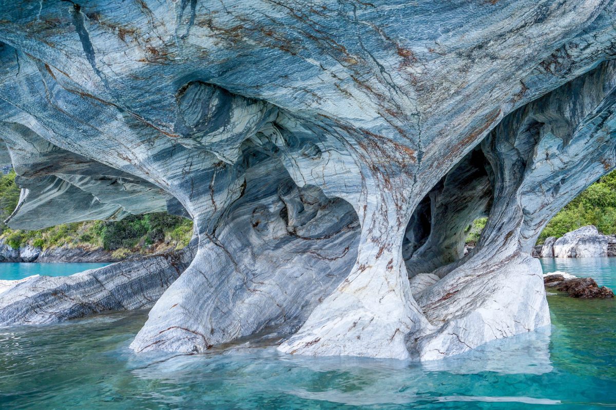 Seit 1994 gelten die weltweit einzigartigen Marmorhöhlen in Chile als Naturreservat - © Wata51 / Shutterstock