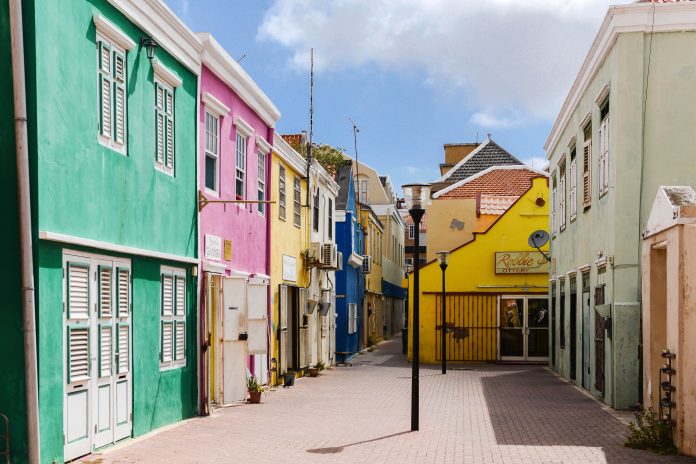 Im Gassengewirr von Otrabanda kann das Leben im 18. Jahrhundert in Willemstad, Curaçao, noch gut nachvollzogen werden  - © James Camel / franks-travelbox