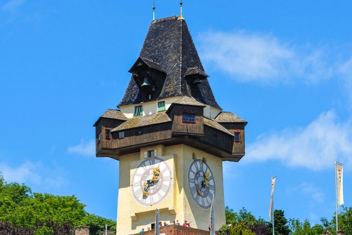 At 123 metres high, the Schlossberg with the famous clock tower, the landmark of Graz, is the highest point of the city, Austria - © photo 5000 / Fotolia