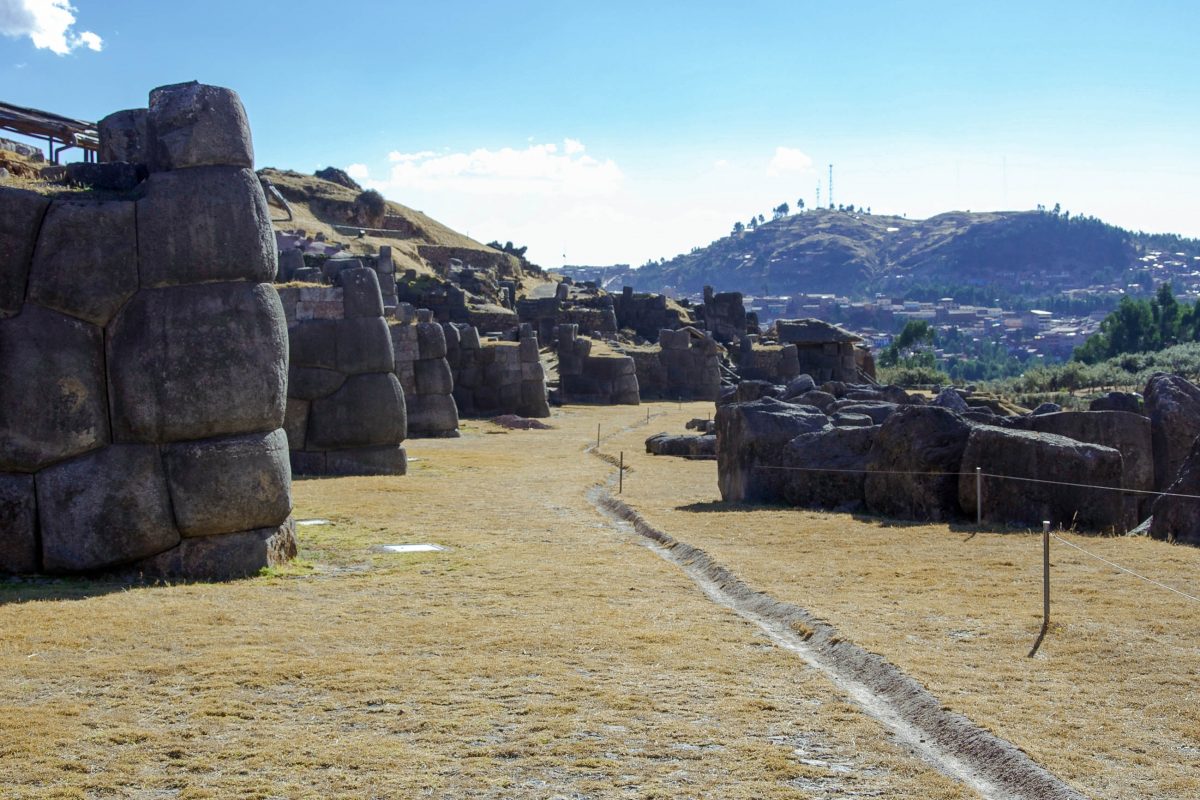 Am Bau der Inka-Zeremonienstätte Sacsayhuamán oberhalb von Cusco waren schätzungsweise 70.000 Arbeiter beteiligt, Peru - © flog / franks-travelbox