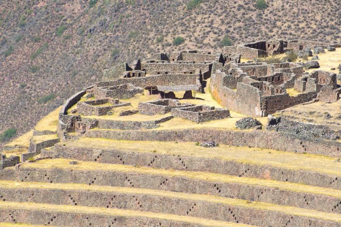 Das historische Pisac im berühmten Valle Sagrado im südlichen Peru hatte für die Inka dreierlei Bedeutung: Befestigung, religiöse Zeremonien und Landwirtschaft - © flog / franks-travelbox