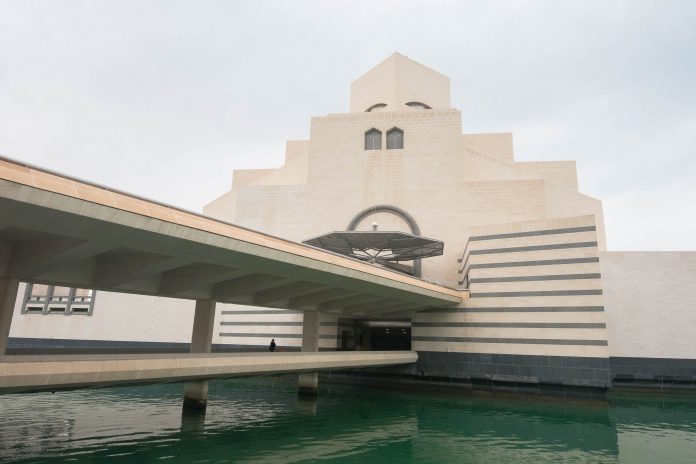 Der Haupteingang zum Museum für Islamische Kunst in Doha, Qatar - © FRASHO / franks-travelbox
