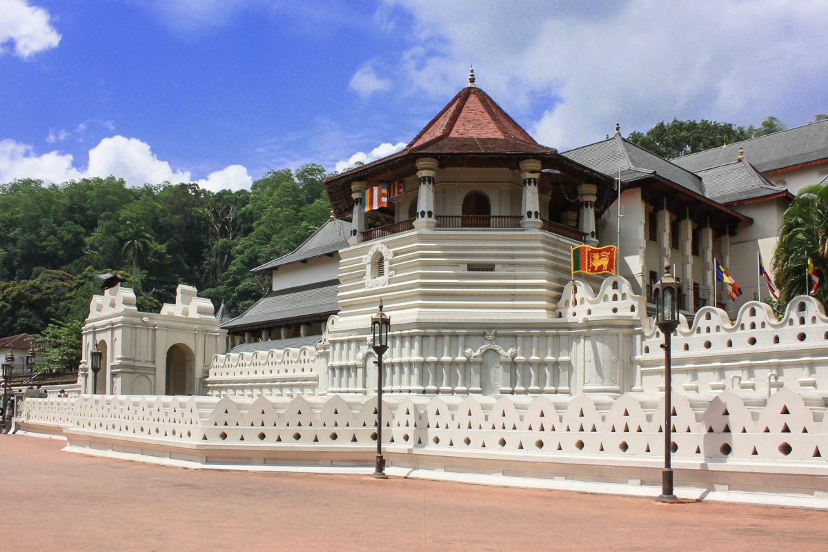 Der Sri Dalada Maligawa, in deutscher Sprache als „Zahntempel“ bekannt, ist ein buddhistischer Tempel in der Königsstadt Kandy, Sri Lanka - © Brad Pict / Fotolia