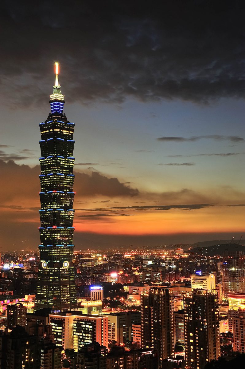 Taipei 101, the tallest skyscraper in Taiwan at night - © ryan_rop / Fotolia