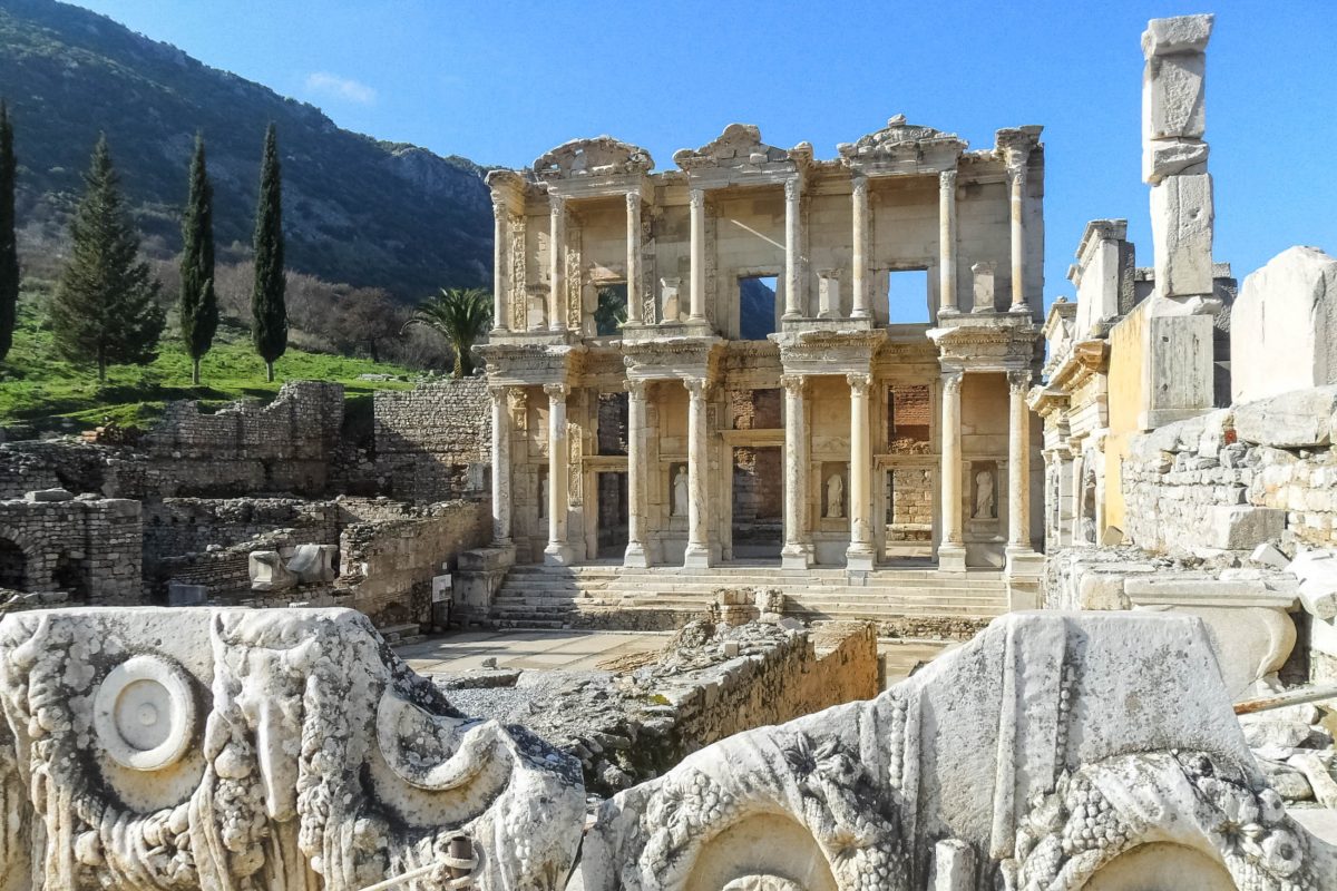 De ruïnestad Efeze aan de westkust van Turkije was in de oudheid een van de belangrijkste Griekse steden in Klein-Azië, met een bevolking van ongeveer 200.000 - © Silke Stenger / Fotolia