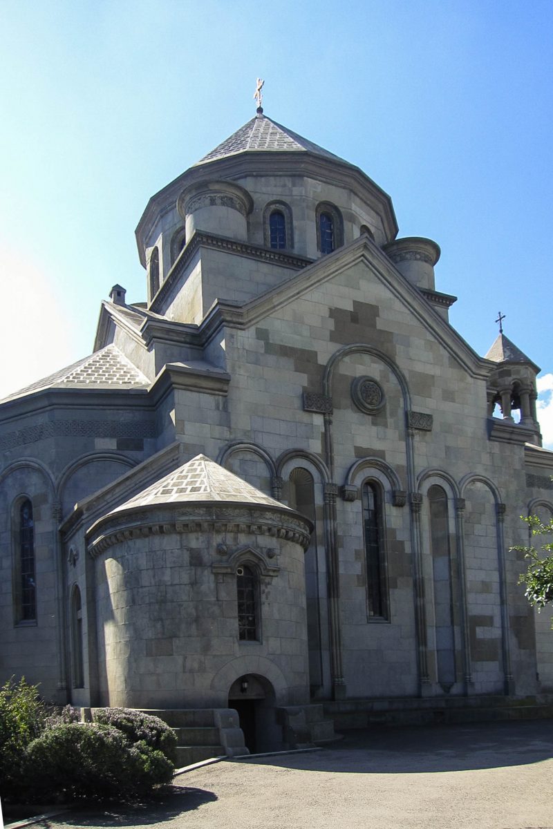 Die armenische Kirche in Jalta an der Südküste der Halbinsel Krim, Ukraine, beeindruckt durch ihre detailverliebte steinerne Fassade - © Travelpleb CC0 1.0/Wiki