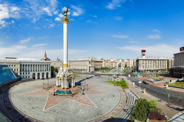 Der Majdan Nesaleschnosti, zu deutsch „Platz der Unabhängigkeit“, im Zentrum von Kiew, ist seit der Orangen Revolution im Jahr 2004 weltweit bekannt, Ukraine  - © Mikhail Markovskiy / Shutterstock