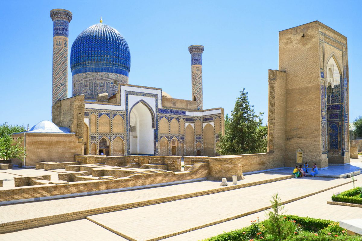 Das Gur Emir Mausoleum ist die letzte Ruhestätte von Timur selbst, seinen Söhnen Shahruh und Miranshah und seinen Enkeln Muhammed Sultan und Ach Ulugbek, Usbekistan - © Zufar / Shutterstock