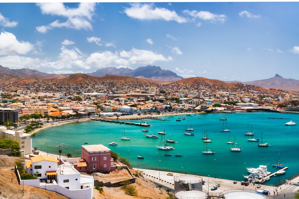 Mindelo na ilha de São Vicente é a capital secreta e centro cultural de Cabo Verde - © Frank Bach / Shutterstock