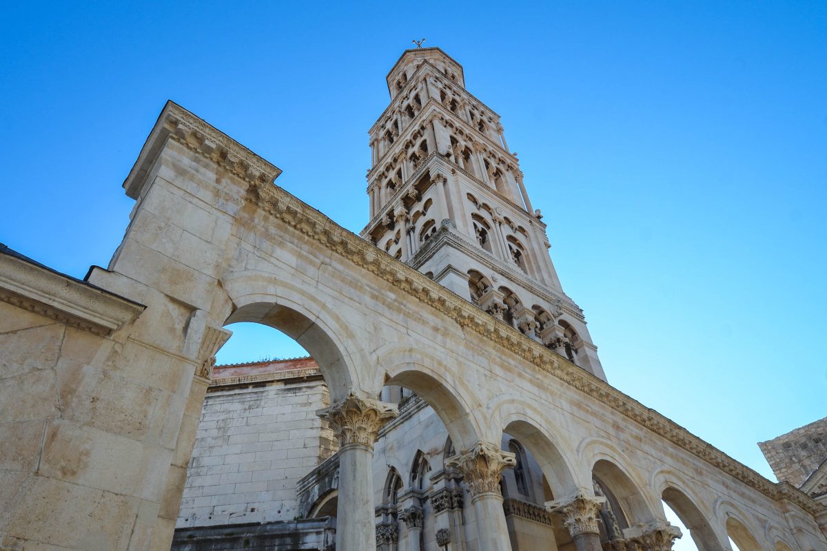 Die eindrucksvolle Kathedrale Sveti Duje dominiert die der Spliter Altstadt, Kroatien - © FRASHO / franks-travelbox