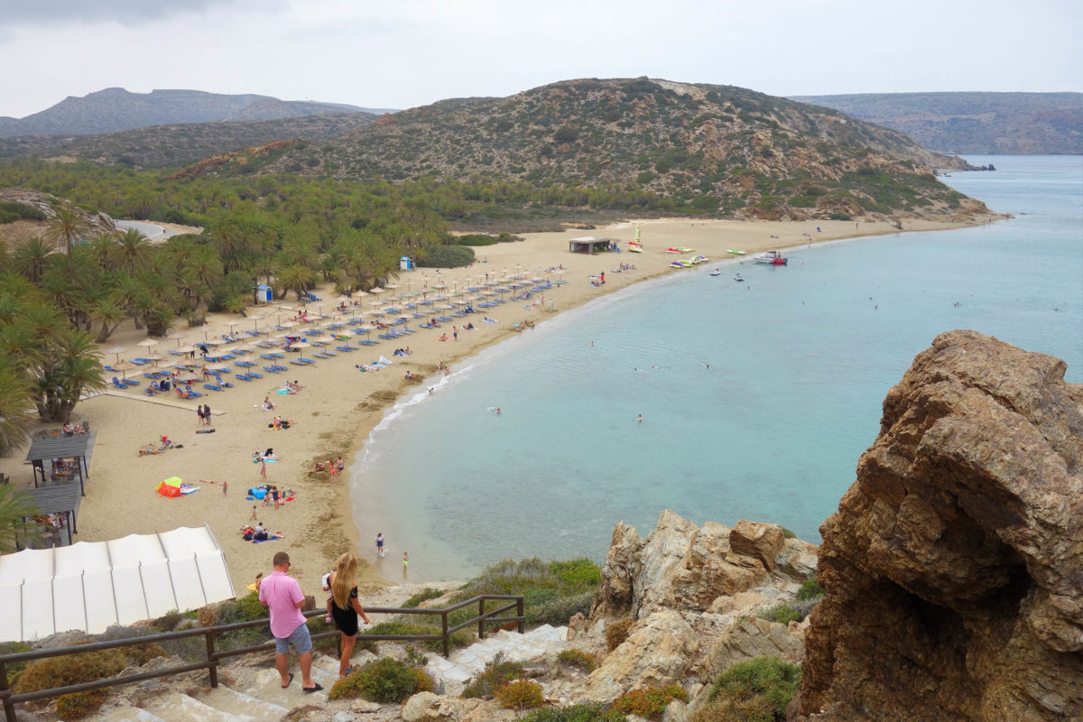 La plage de palmiers de Vai en Crète, Grèce, donne l'impression d'être en vacances sous les tropiques - © FRASHO / franks-travelbox