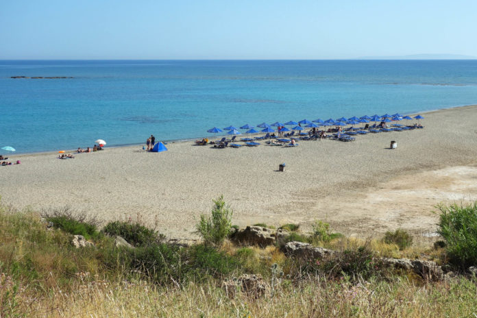 Mit ihren weitläufigen Sanddünen zählt die Küste bei Frangokastello zu den schönsten Strandabschnitten von Kreta, Griechenland - © FRASHO / franks-travelbox