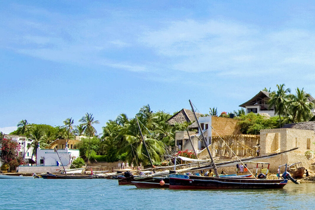 Die Insel Lamu vor der Küste Kenias hat seinen faszinierenden Kulturmix aus tausend Jahren von arabischen, indischen und afrikanischen Einflüssen bis heute bewahren können - © Eric Isselee / Shutterstock