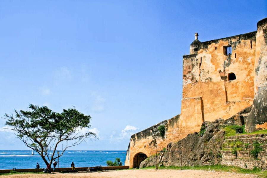 Das Fort Jesus im kenianischen Mombasa an der Küste des Indischen Ozeans bewachte im 16. Jahrhundert die Zufahrt zu Kenias größter und wichtigster Hafenstadt - © wiw / Fotolia