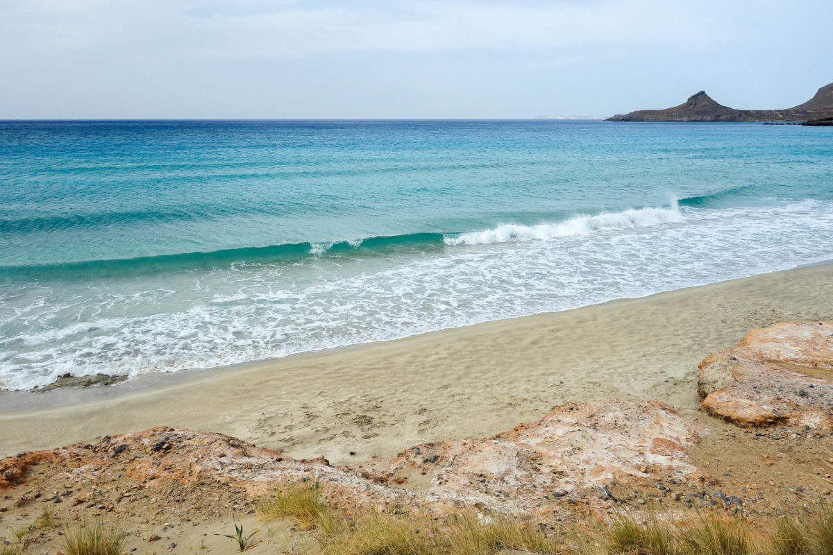 La roche et le sable forment des baies de rêve à Xérocambos, à l'extrême sud-est de la Crète, Grèce - © FRASHO / franks-travelbox