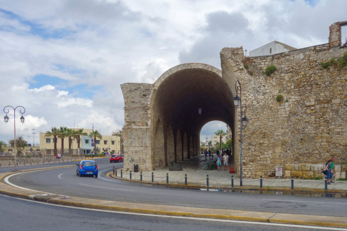 Heraklion, die Hauptstadt Kretas, offenbart inmitten mächtiger Stadtmauern ihre blühende Vergangenheit, Griechenland - © FRASHO / franks-travelbox