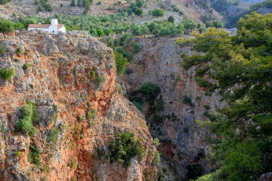 Die wenig bekannte aber spektakuläre Aradena-Schlucht liegt im Westen Kretas, Griechenland - © FRASHO / franks-travelbox