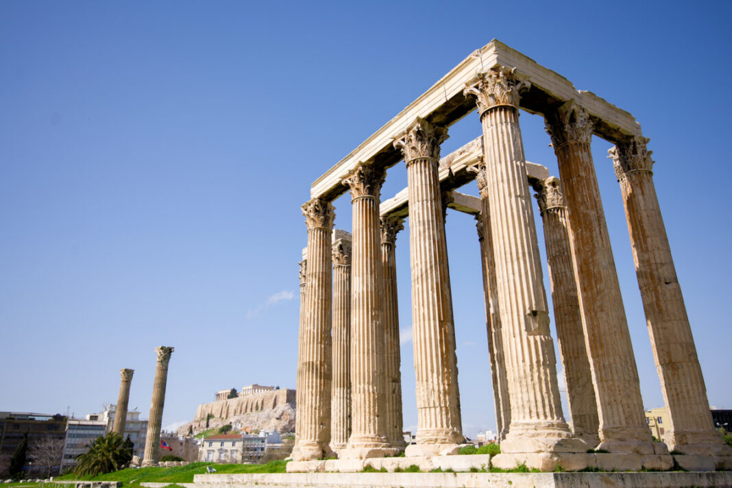 Der Zeus-Tempel in Athen war einer der mächtigsten Tempel im antiken Griechenland - © James Camel / franks-travelbox