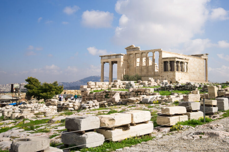 Das Erechtheion gehört zum historischen Ensemble der Akropolis in der griechischen Hauptstadt Athen, Griechenland - © James Camel / franks-travelbox
