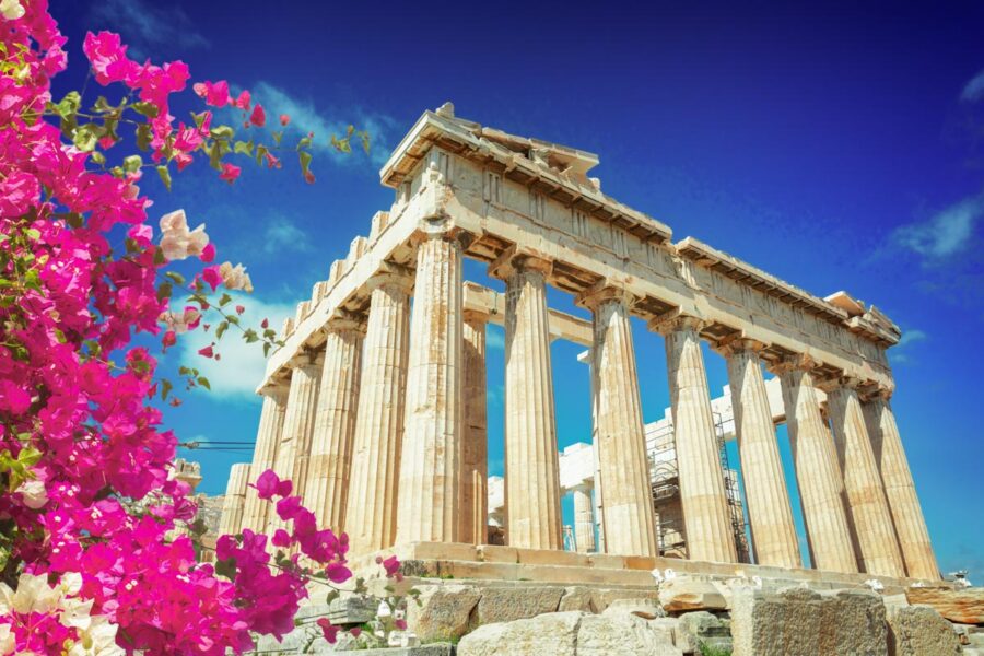 Der Parthenon ist der Pallas Athena Parthenos, der griechischen Göttin der Weisheit und Stadtgöttin Athens, geweiht, Griechenland - © Neirfy / Shutterstock