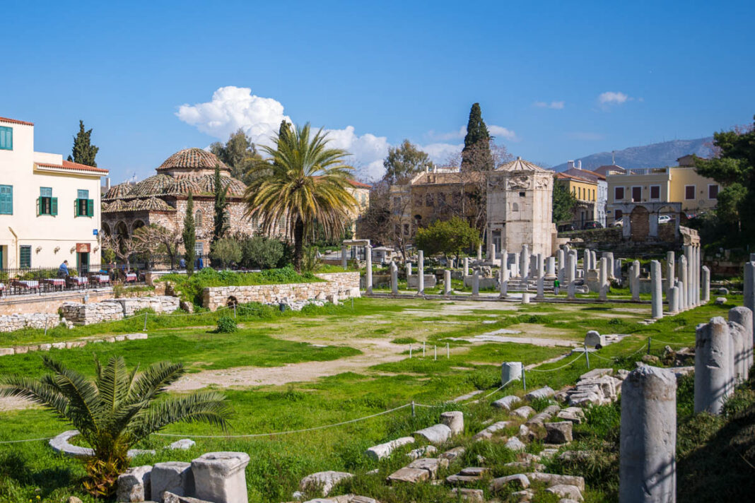 Die Römische Agora in Athen wurde unter Kaiser Augustus angelegt und war einst der belebte Marktplatz der Stadt, Griechenland - © James Camel / franks-travelbox