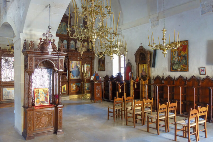 Die zweischiffige Klosterkirche des Klosters Arkadi auf Kreta, Griechenland, stammt aus dem Jahr 1587 - © FRASHO / franks-travelbox