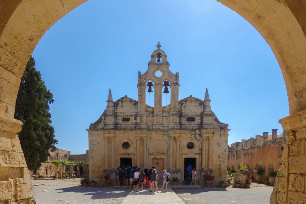 Als Ort eines gewaltigen Massenselbstmordes ging das Kloster Arkadi in die Geschichte von Kreta ein, Griechenland - © FRASHO / franks-travelbox