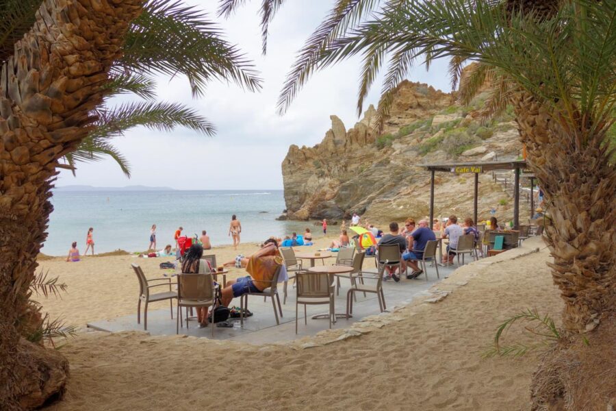 Seit sich die Hippies von Matala hier ansiedelten, gewann der Palmenstrand von Vai auf Kreta, Griechenland, zunehmend an Bekanntheit - © FRASHO / franks-travelbox