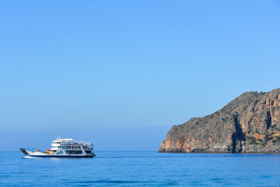 Die Fähre zwischen Sougia und Agia Roumeli bringt Kreta-Urlauber zur berühmten Samaria-Schlucht, der längsten Schlucht Griechenlands - © FRASHO / franks-travelbox