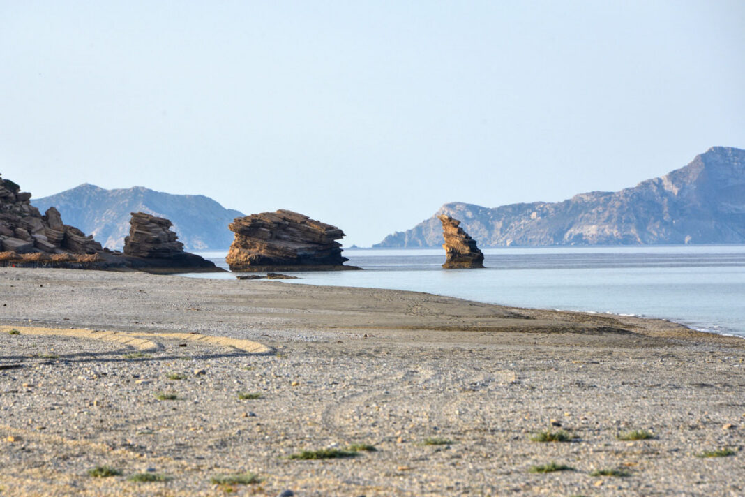 Im Süden von Kreta ist mit dem idyllischen Sandstrand von Triopetra einer der schönsten Flecken der Insel zu finden, Griechenland - © FRASHO / franks-travelbox