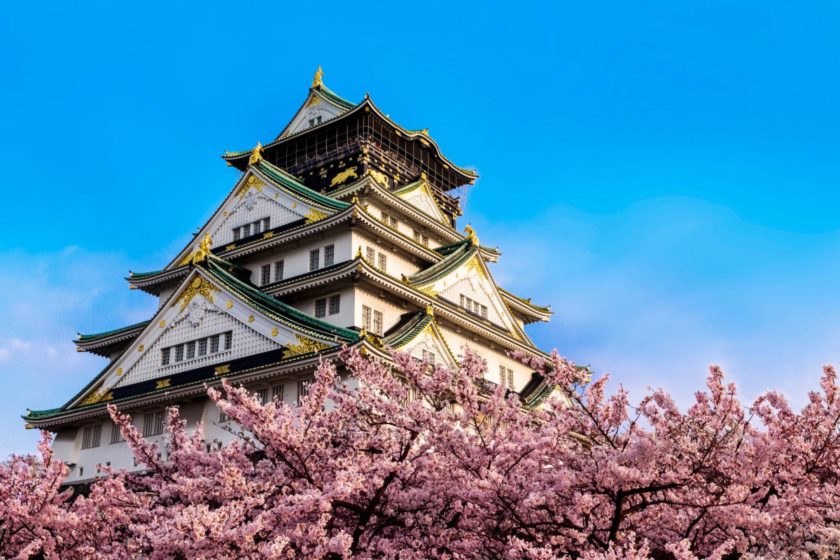Das Osaka Castle, die Burg von Osaka zählt für viele Besucher zu den spektakulärsten Bauwerken Japans - © MoustacheGirl - stock.adobe.com