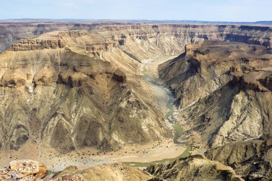 Einen der besten Ausblicke in die Höllenkurve (Hell's Bend) des Fish River Canyon bietet der Hiker's Viewpoint, Namibia - © FRASHO / franks-travelbox