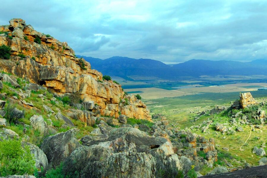 Die Zederberge in Südafrika sind für die atemberaubenden Landschaften und bizarren Felsformationen bekannt - © poppit01 / Shutterstock