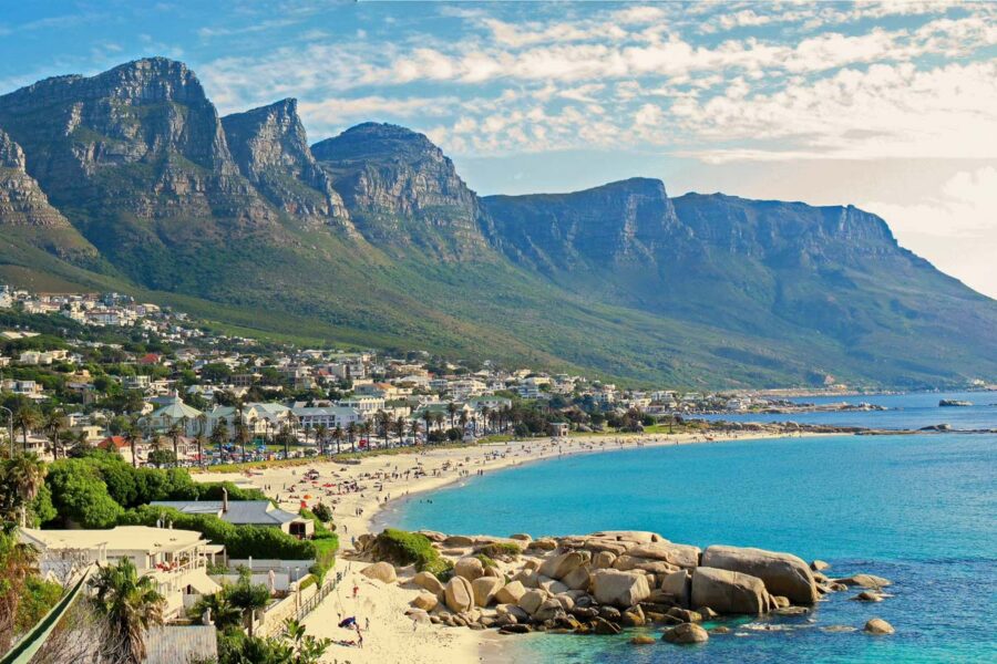 Das malerische Kapstadt gilt als perfekte Ausgangsbasis für Ausflüge in die Pflanzenvielfalt von Cape Floral in Südafrika - © MaxPhoto / Shutterstock