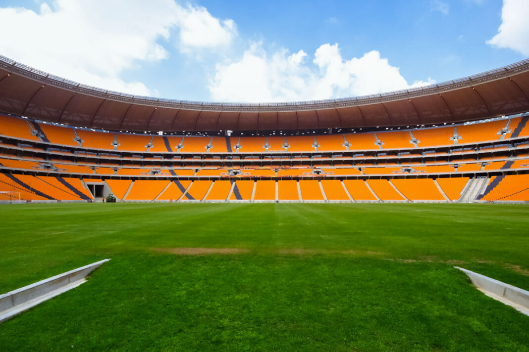 Das Ellis-Park-Stadion in Johannesburg wurde von 2008 bis 2012 auf Coca-Cola Park umbenannt und fasst 70.000 Zuseher, Südafrika - © jbor / Shutterstock