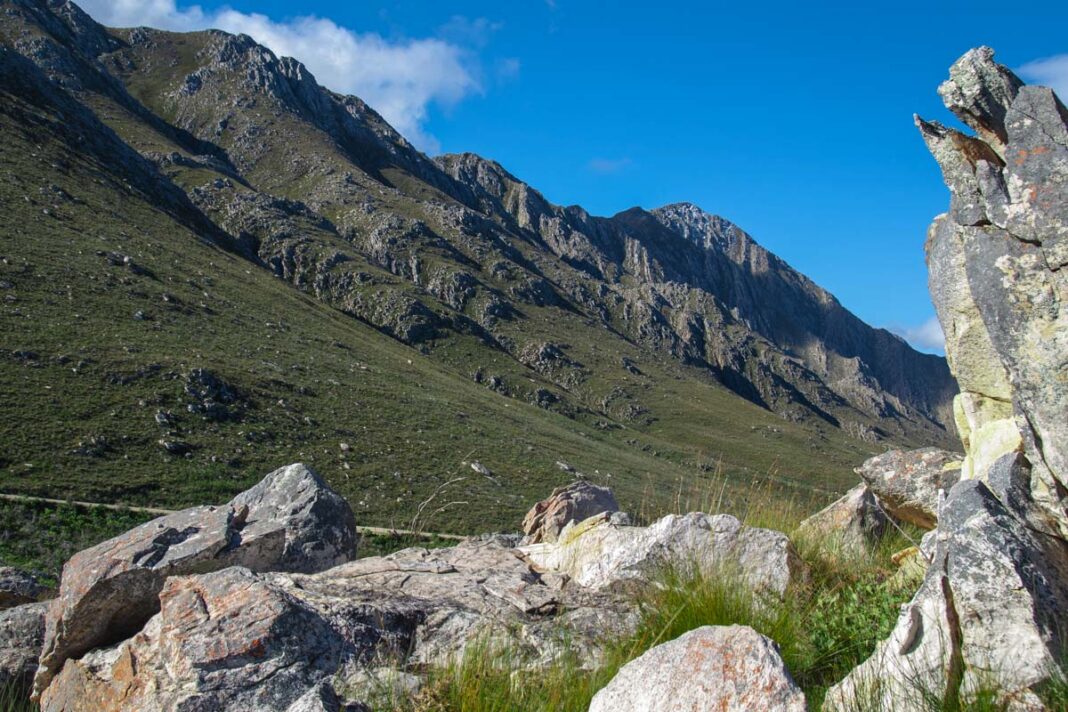 Der Vredefort-Krater in Südafrika ist der größte Meteoriten-Einschlgskrater der Welt - © Dominique de LaCroix/Shutterstoc