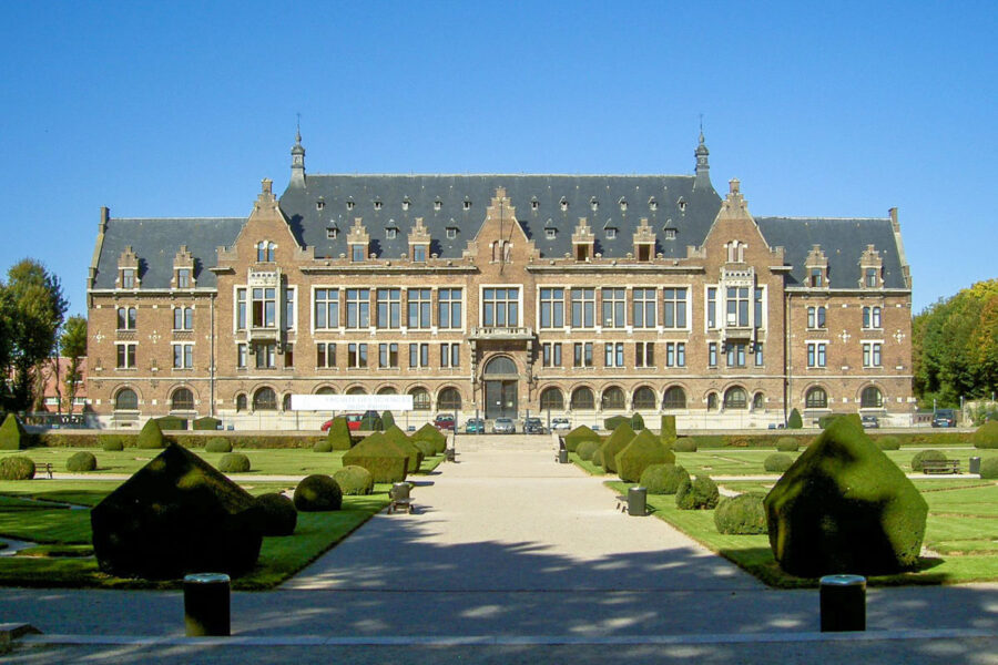Die Universität Artois, hier das Uni-Hauptgebäude in Lens, wurde als eine der jüngsten Universitäten Frankreichs erst 1992 gegründet - © Mikaël Restoux CC BY-SA3.0/Wiki