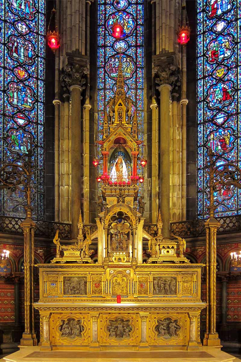 Das heutige Gnadenbild der Stadtpatronin in der Kathedrale von Lille wurde von Marie Madeleine Weerts geschaffen, Frankreich