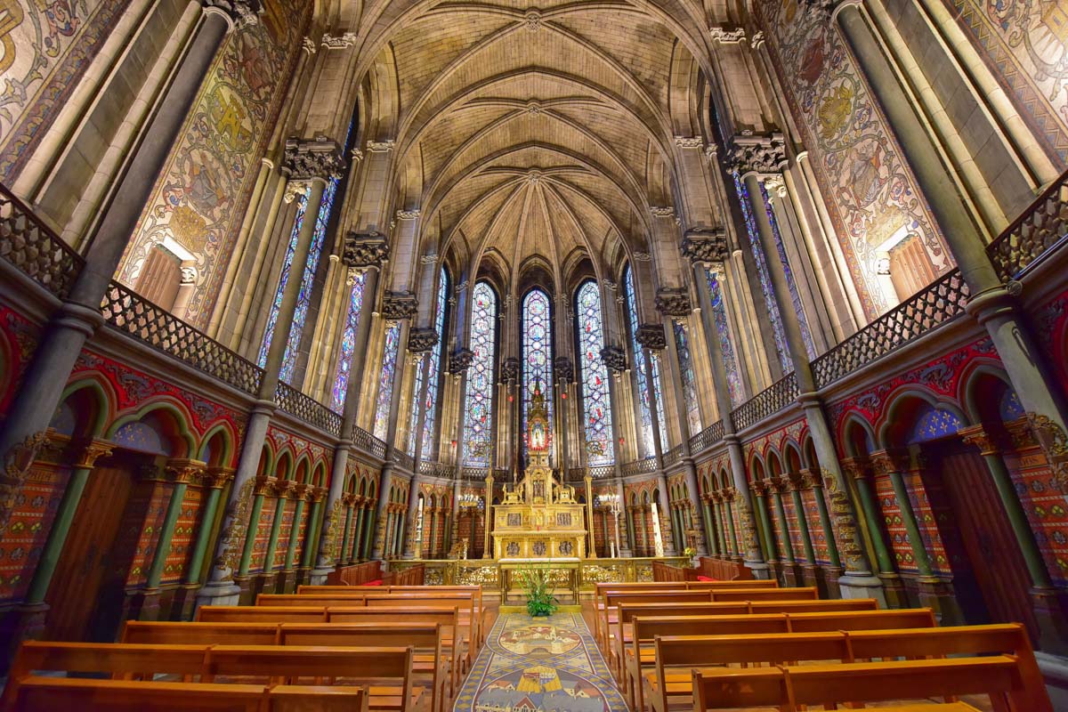 Am 1. Juli 1854 wurde der Grundstein für die prächtige Kathedrale von Lille gelegt, Frankreich